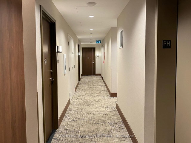 PH 10 - 115 McMahon Drive