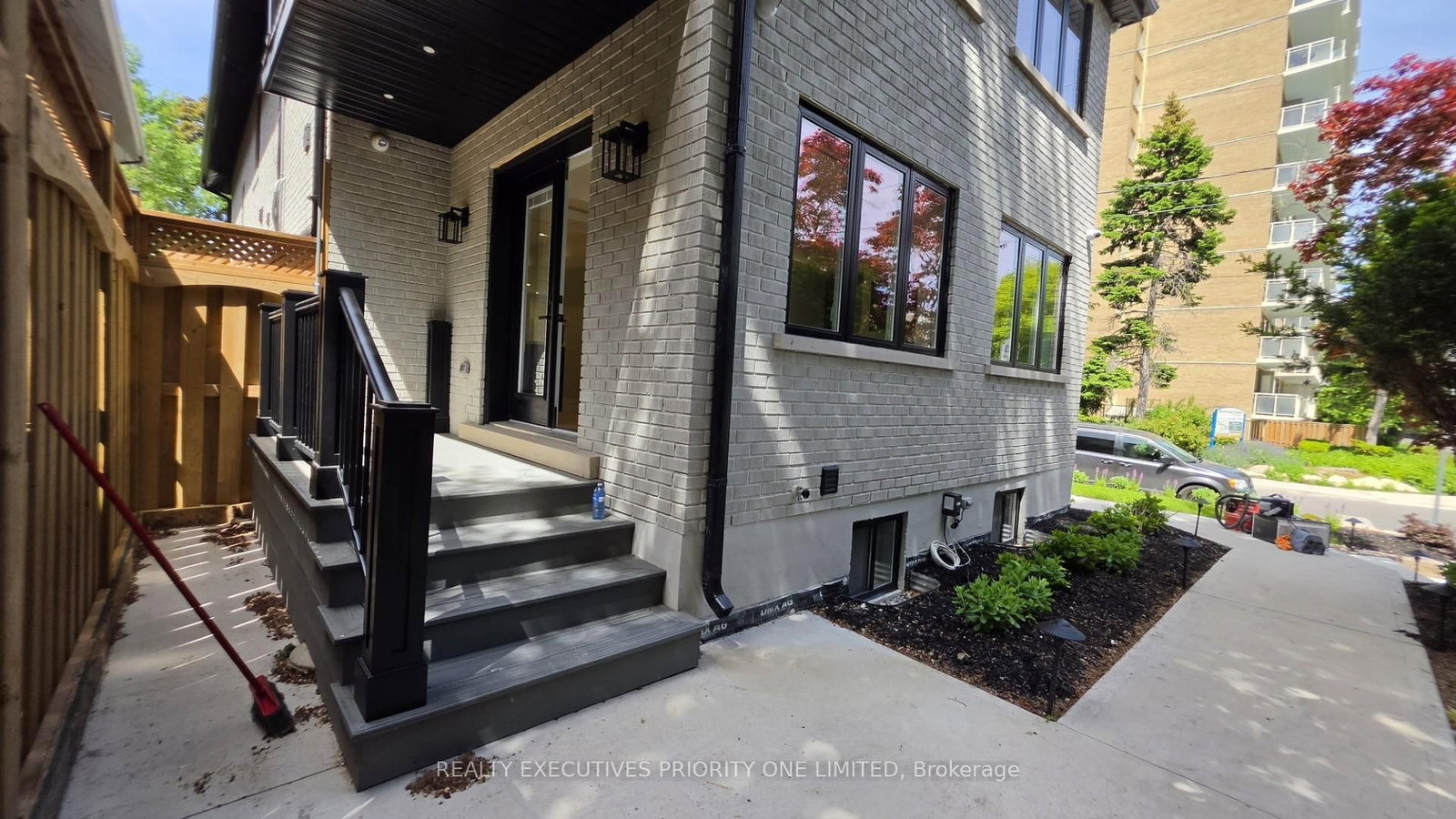 Main-10 Lascelles Boulevard, Toronto, ON