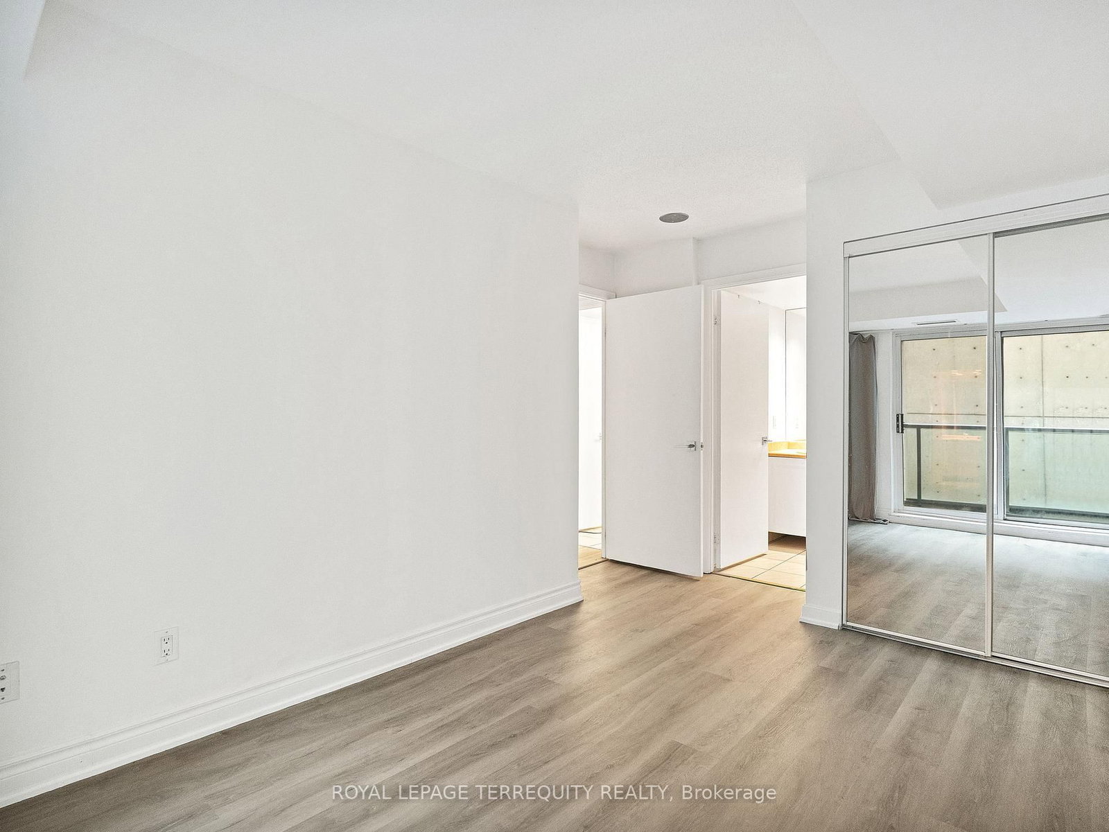 8 Park Road • #1601 • Toronto, ON photo 21