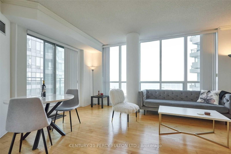 1016 - 230 Queens Quay W