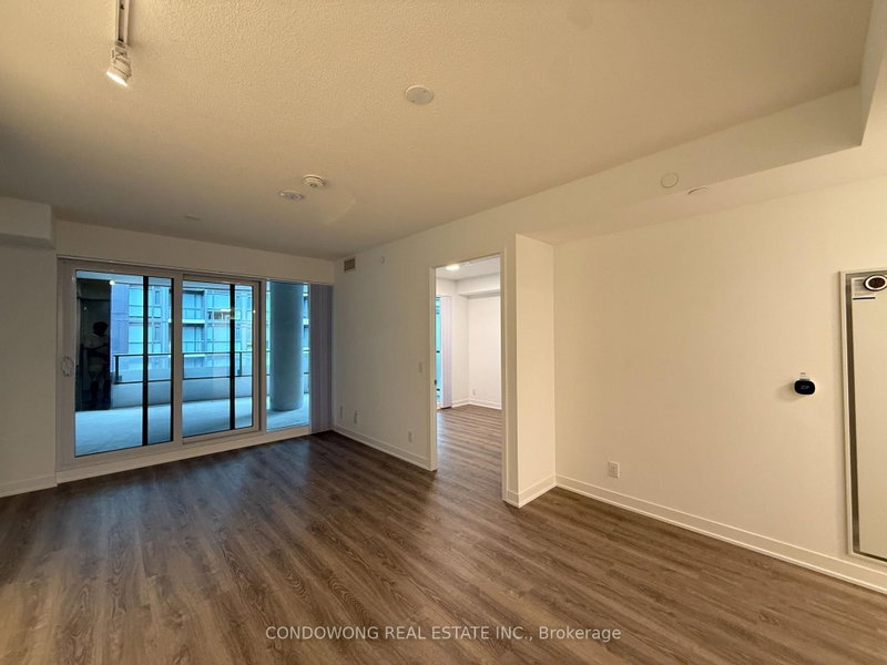 807 - 180 Front Street E