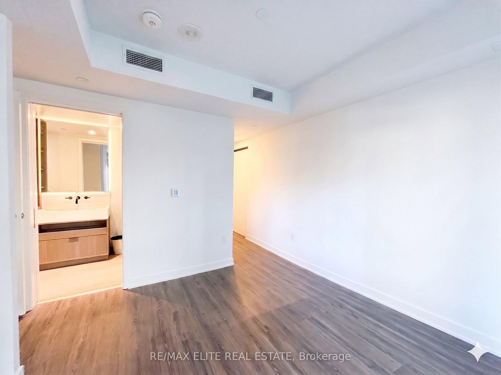 55 E Charles Street • #TH10 • Toronto, ON photo 16