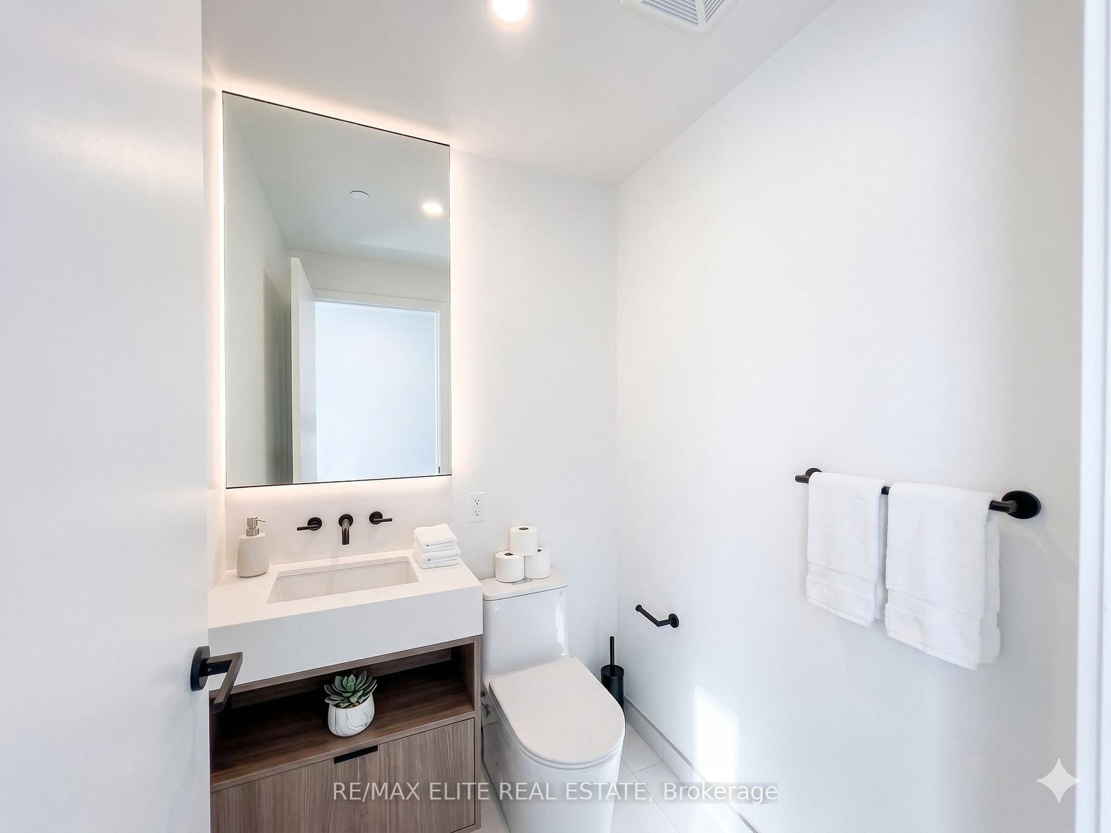 55 E Charles Street • #TH10 • Toronto, ON photo 8