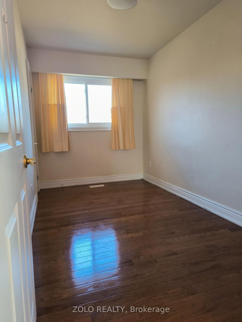 Main Floor - 4 Cloebury Court
