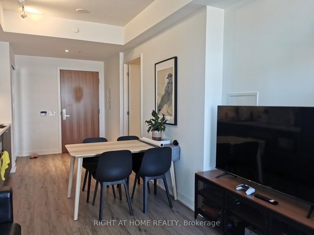 1307 - 15 Queens Quay E