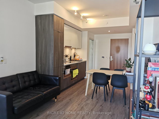 1307 - 15 Queens Quay E
