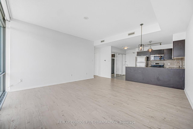 4404 - 38 Grenville Street