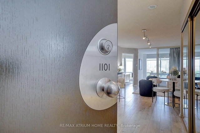 #1101 - 1001 Bay Street