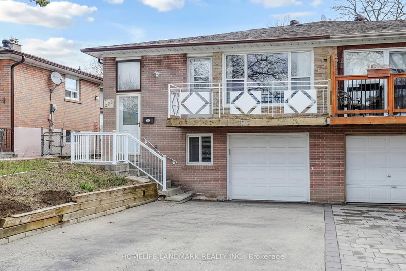 225 Pineway Boulevard