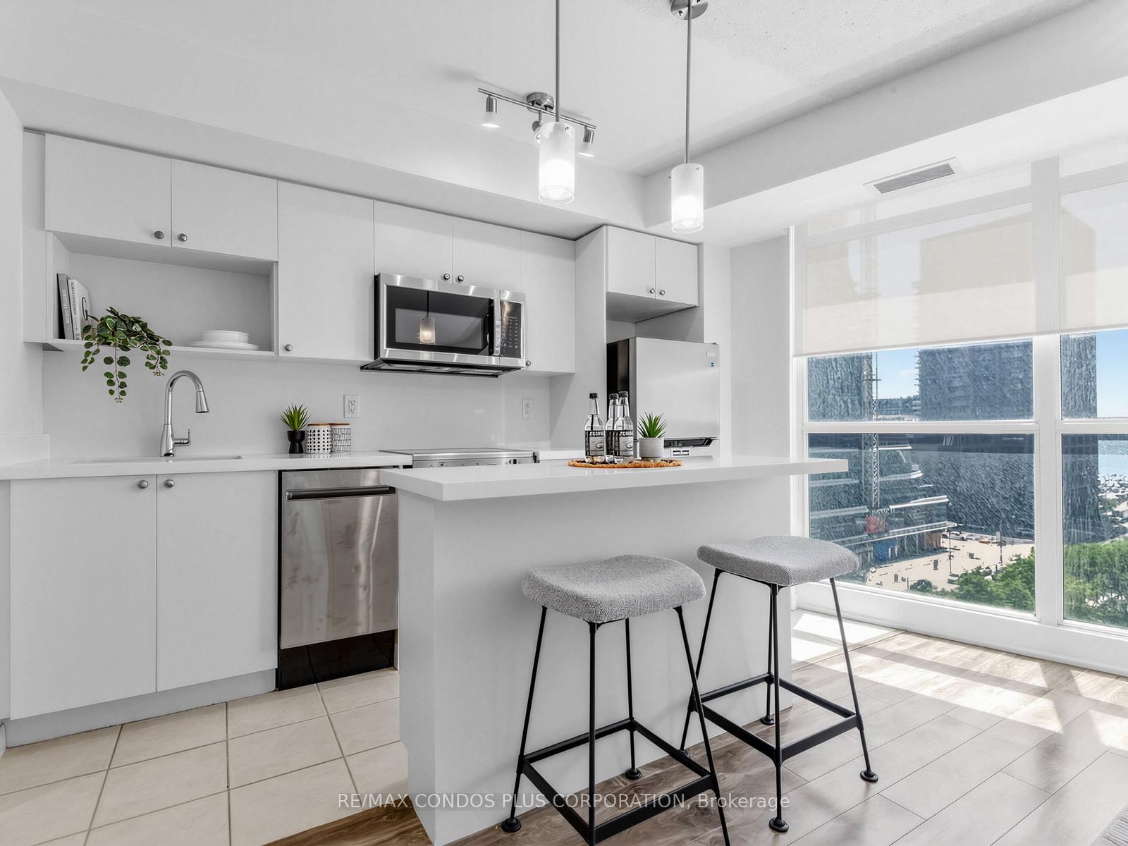 18 Yonge Street • #1012 • Toronto, ON photo 10