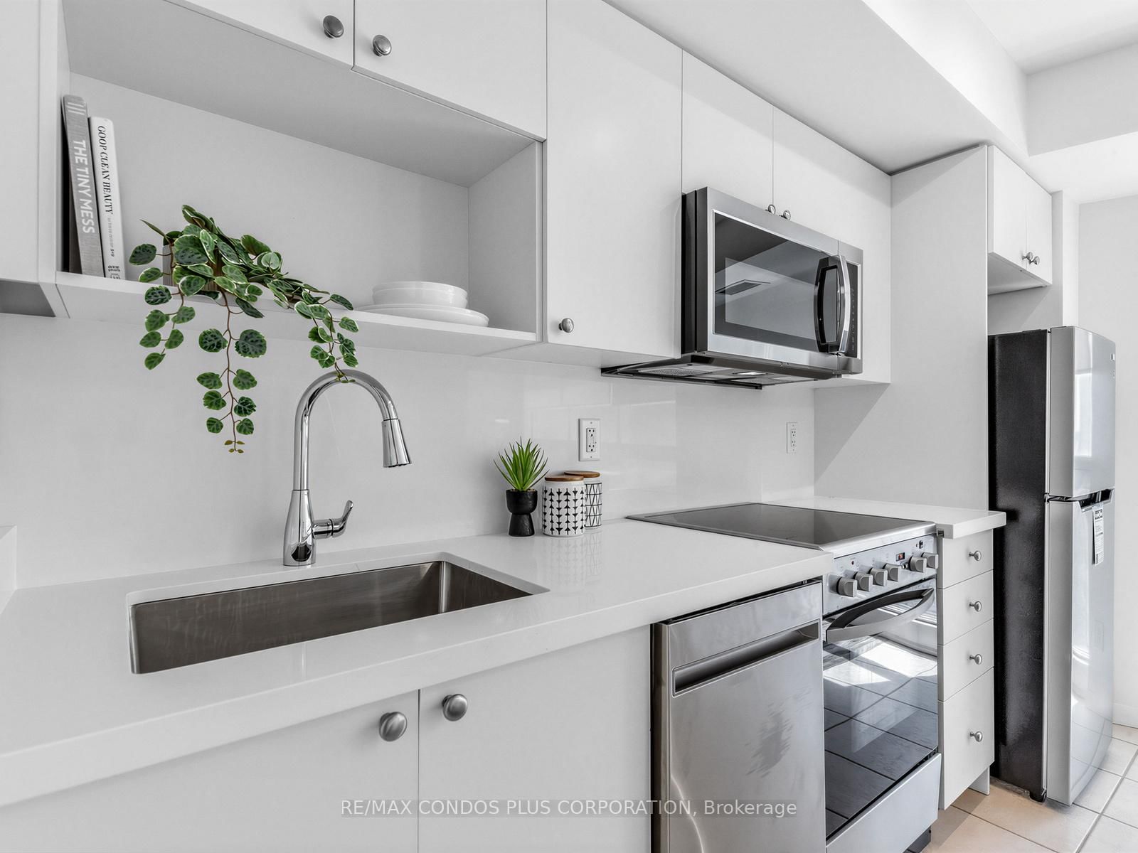 18 Yonge Street • #1012 • Toronto, ON photo 11