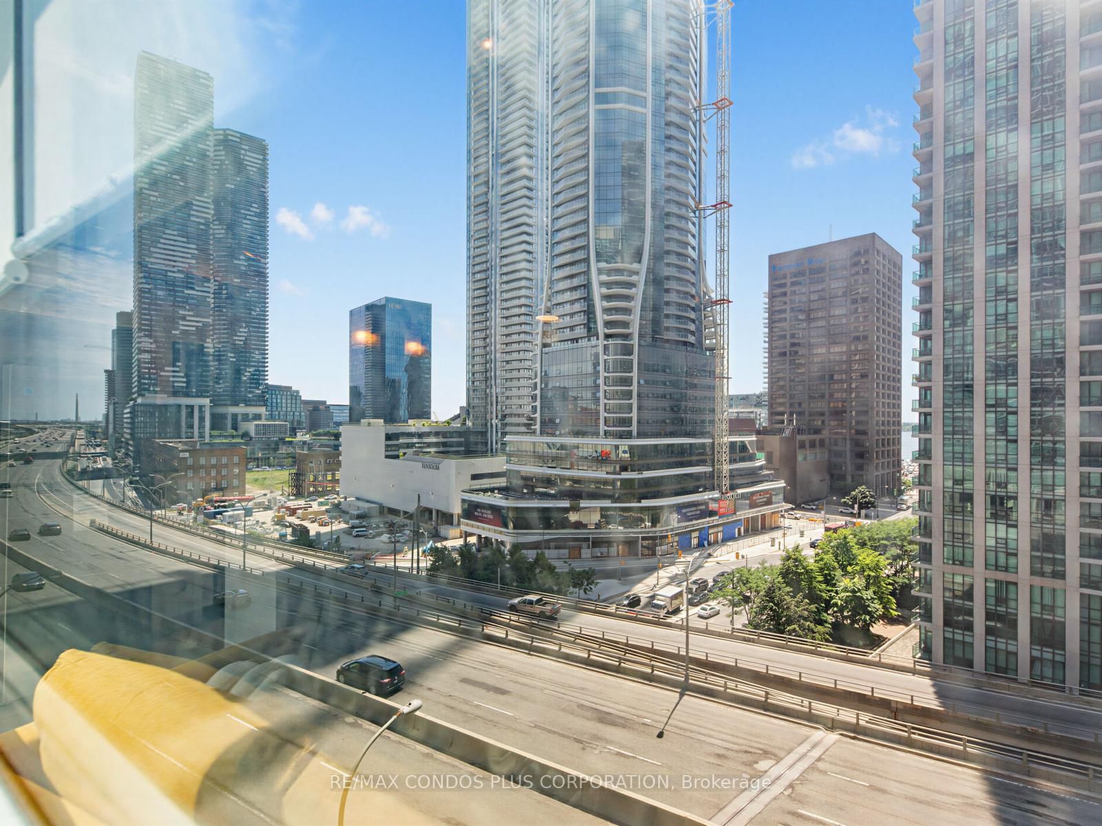 18 Yonge Street • #1012 • Toronto, ON photo 27