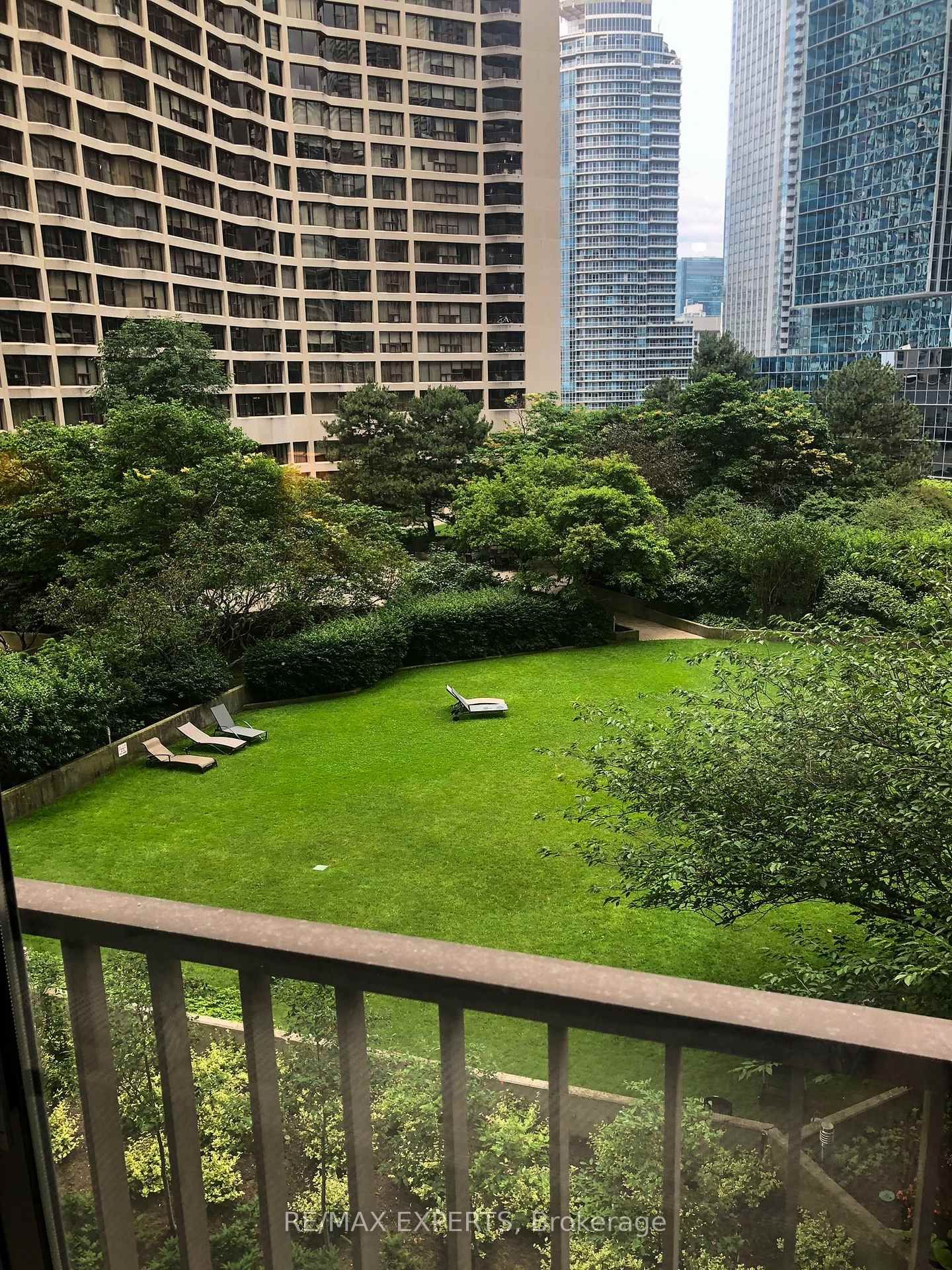 33 Harbour Square • #1013 • Toronto, ON photo 24