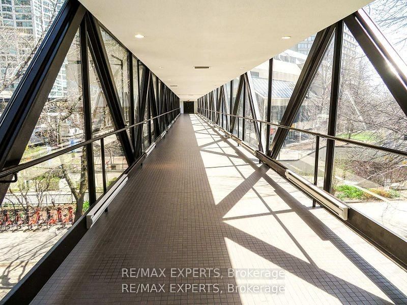 33 Harbour Square • #1013 • Toronto, ON photo 25
