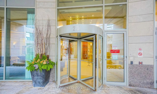 2704 - 2181 Yonge Street