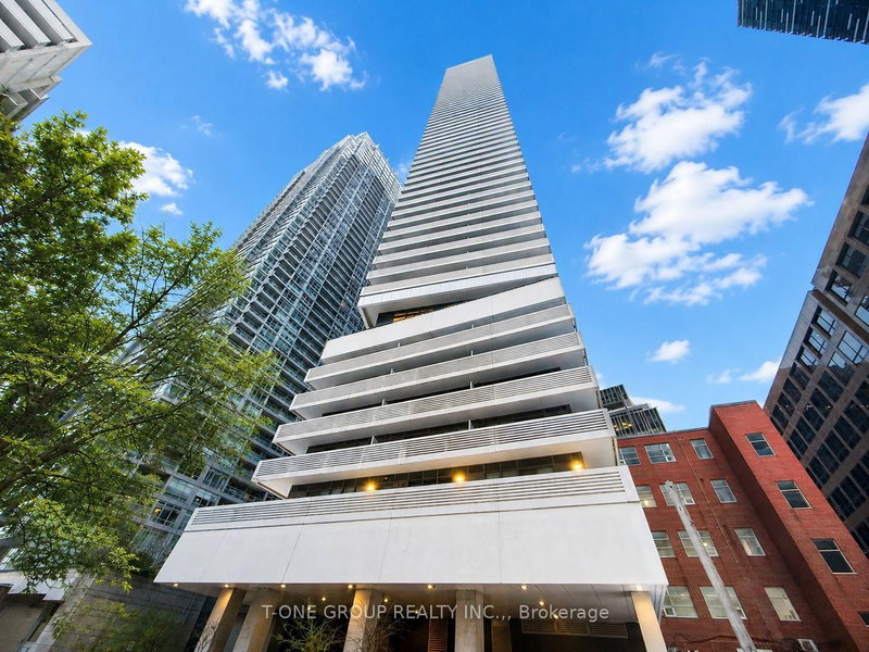 home for lease on 5409-2221 Yonge Street