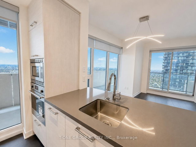5409 - 2221 Yonge Street