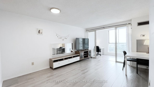 2112 - 1055 Bay Street
