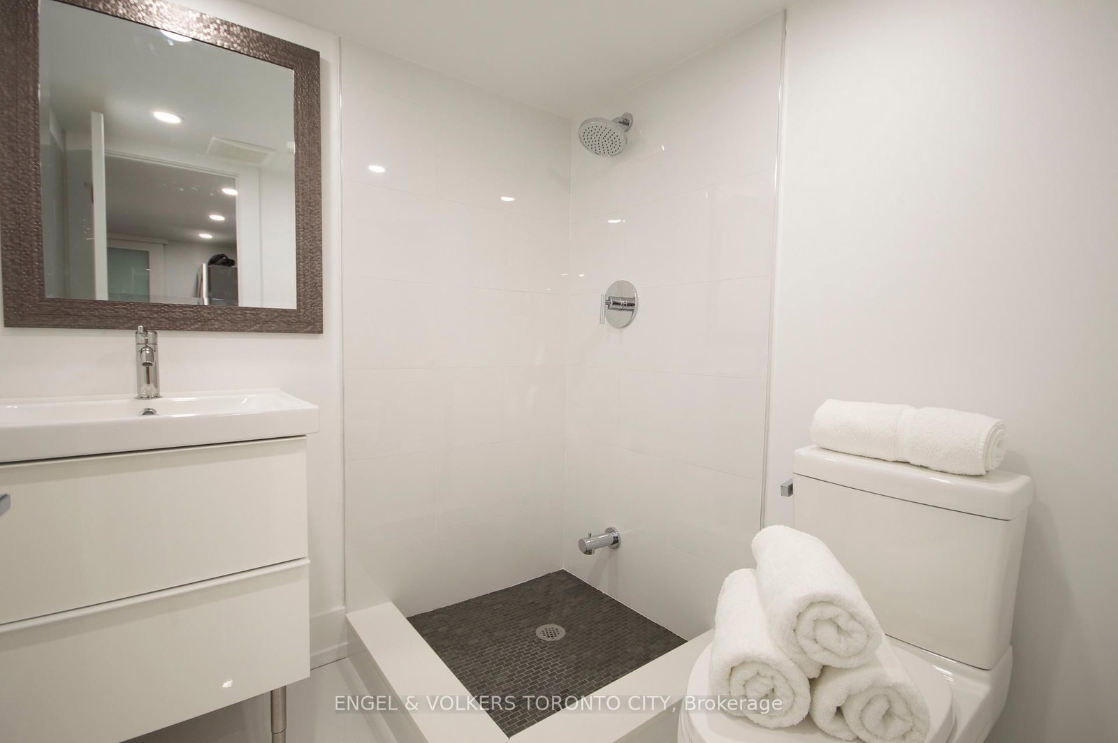 Lower 1-173 Carlton Street, Toronto, ON, photo 5