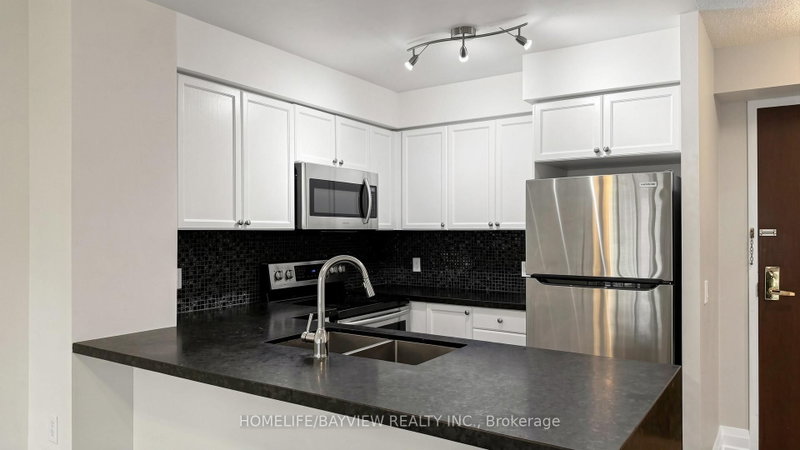 1015 - 18 Parkview Avenue