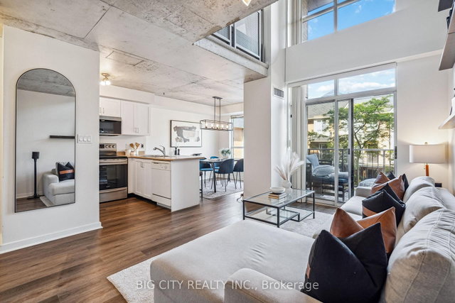 202 - 800 King Street W