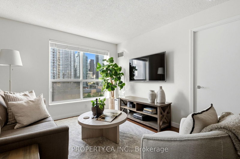 1105 - 410 Queens Quay W