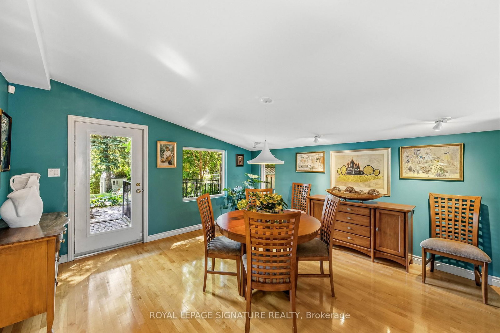 29 Farmcote Road • Toronto, ON photo 13