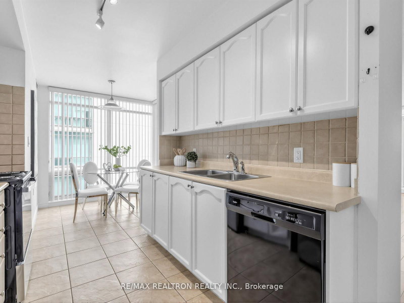 512 - 3830 Bathurst Street