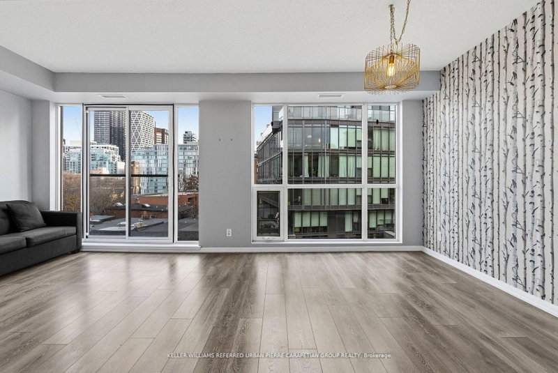 home for lease on 706B-18 Beverley Street
