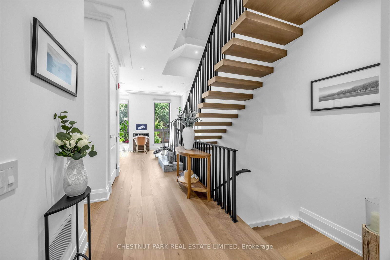 29 Oaklands Avenue • Toronto, ON photo 11