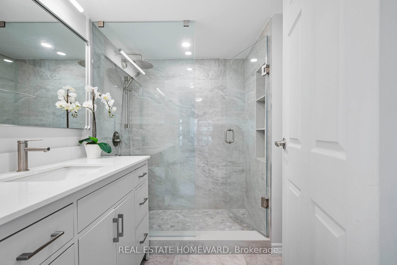 10 W Queens Quay • #704 • Toronto, ON photo 21