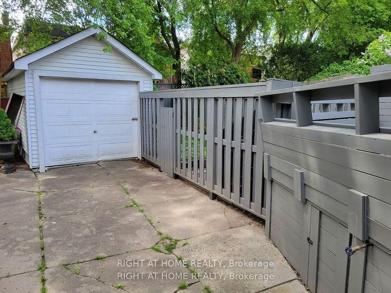 357 Old Orchard Grove, Toronto, ON, photo 4