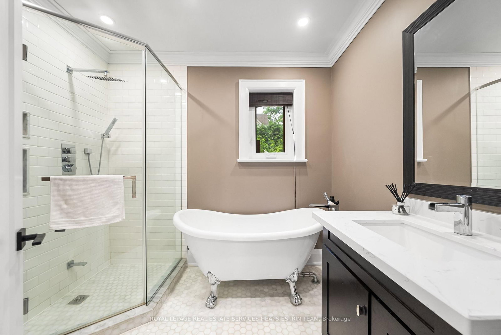 39 Standish Avenue • Toronto, ON photo 9