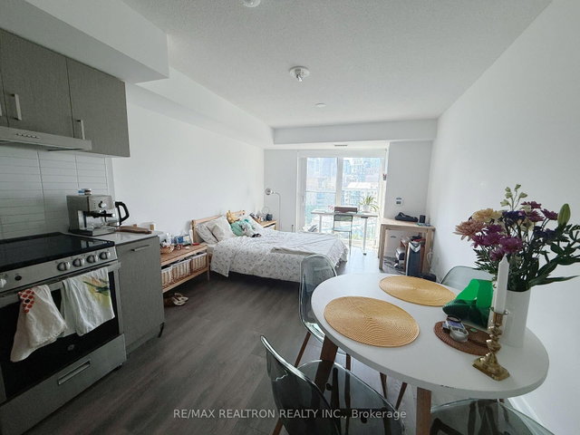 1510 - 219 Dundas Street E