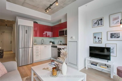 Unit 523 — 39 Brant Street — photo 5