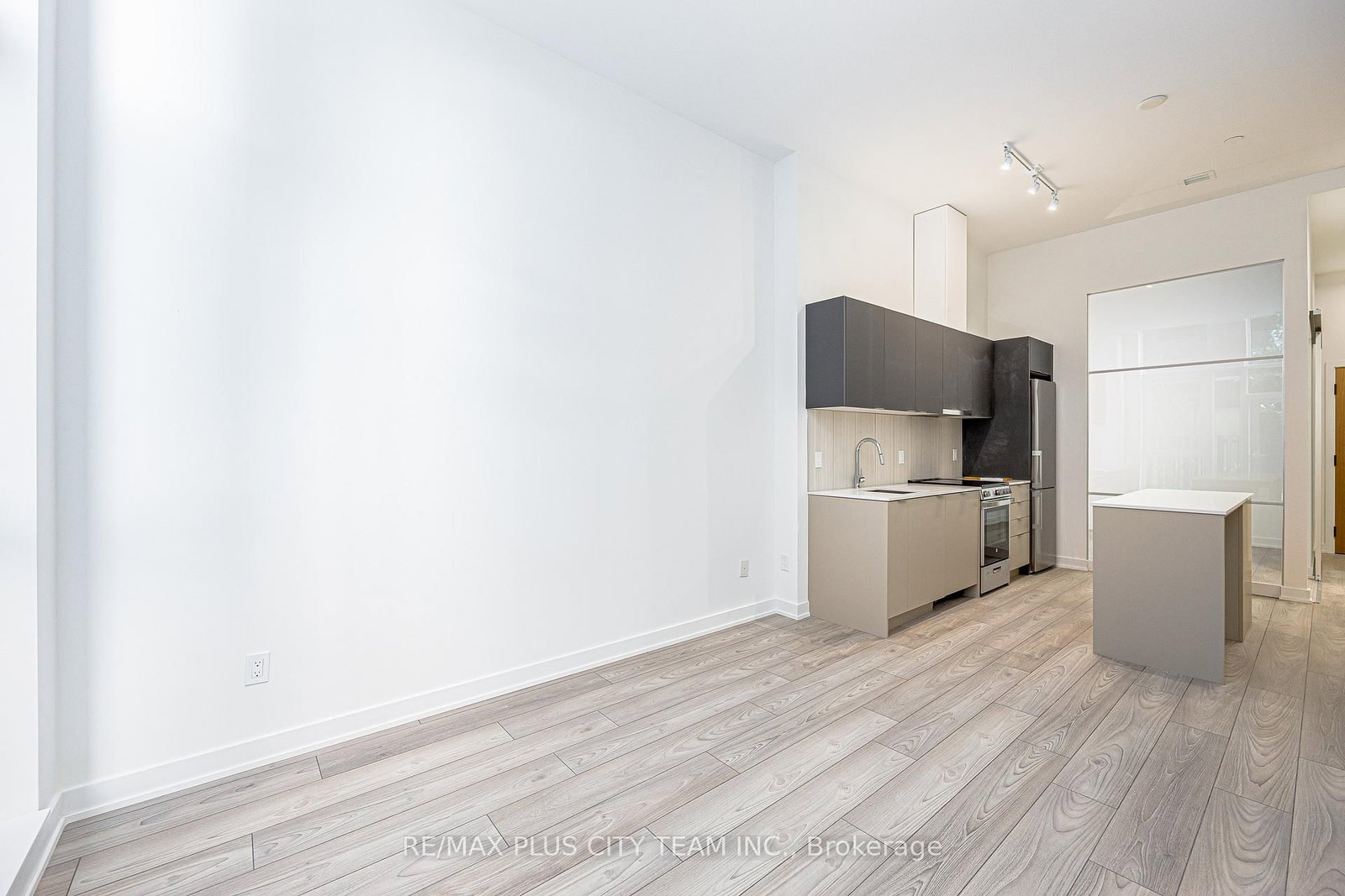 105-8 Tippett Road, Toronto, ON, photo 3