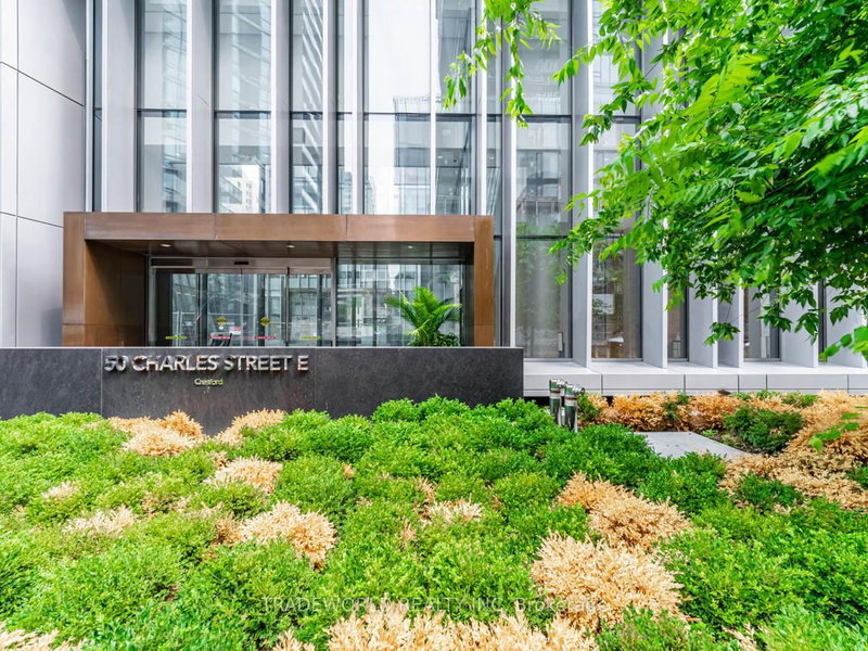 home for lease on 1004-50 Charles Street E