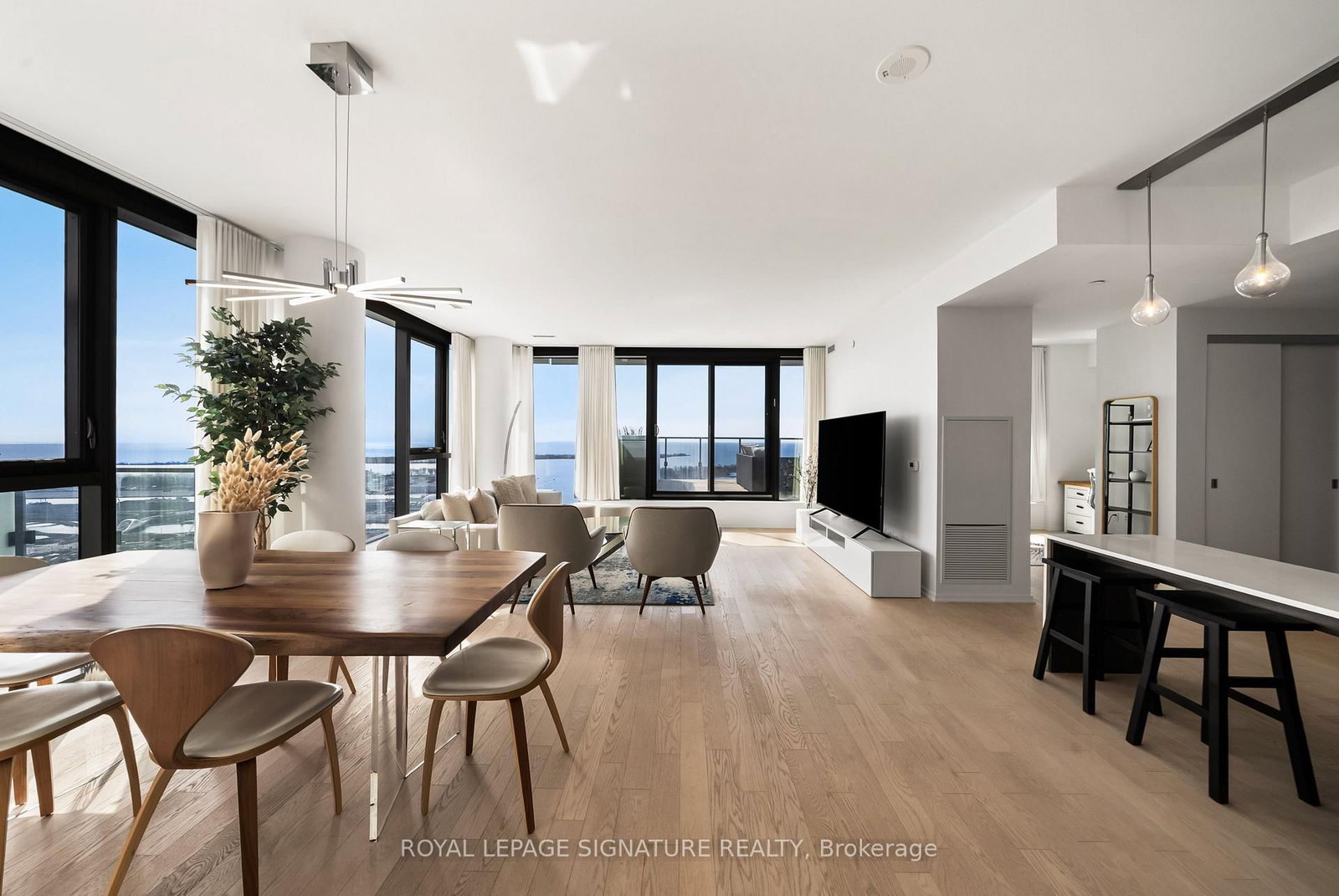 16 Bonnycastle Street • #4304 • Toronto, ON photo 12