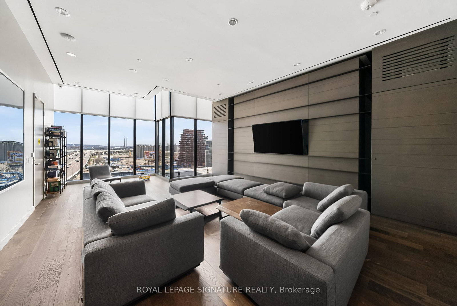 16 Bonnycastle Street • #4304 • Toronto, ON photo 43