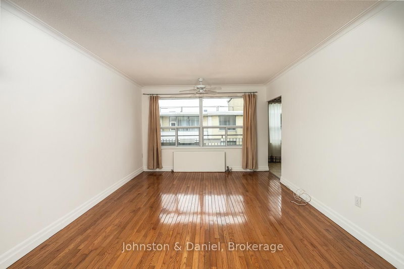 716 - 660 Eglinton Avenue W W