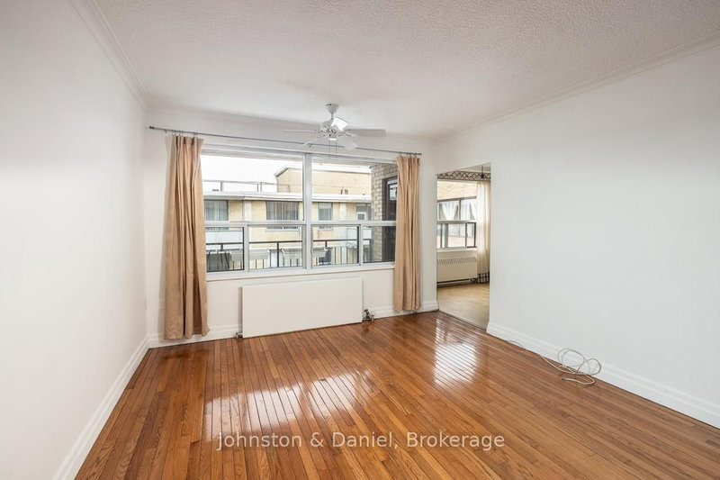 716 - 660 Eglinton Avenue W W