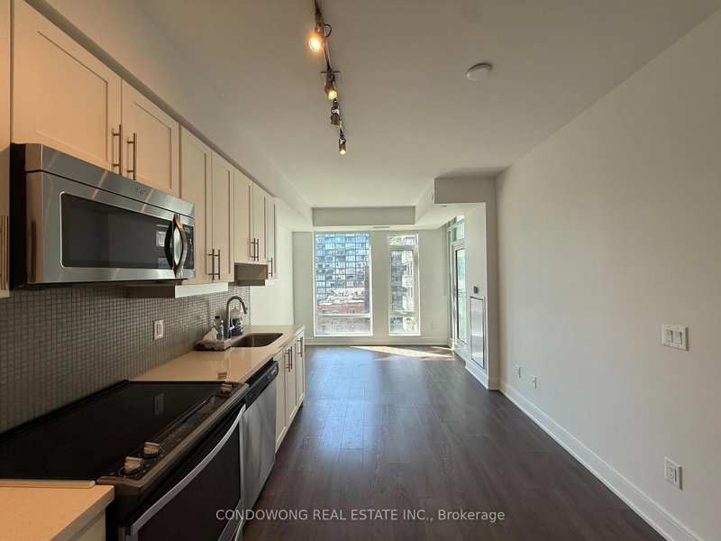 home for lease on 818-525 Adelaide Street W