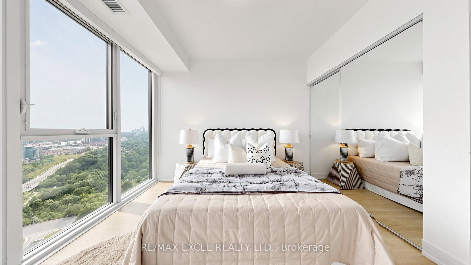 30 Inn on the park Drive • #3010 • Toronto, ON photo 27