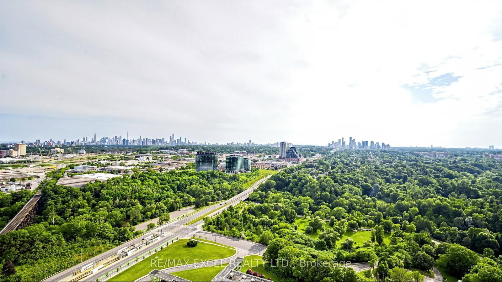 30 Inn on the park Drive • #3010 • Toronto, ON photo 32