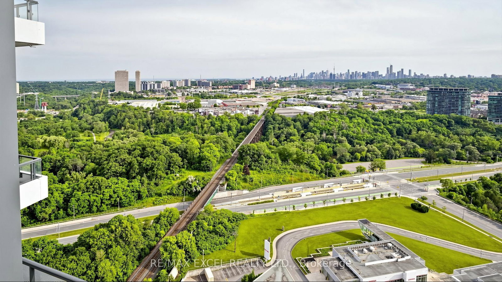30 Inn on the park Drive • #3010 • Toronto, ON photo 36