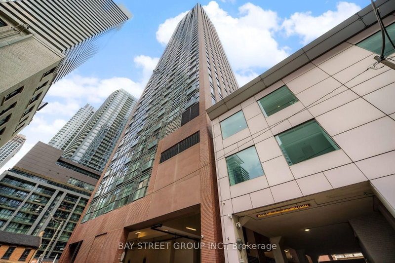 3901 - 99 John St