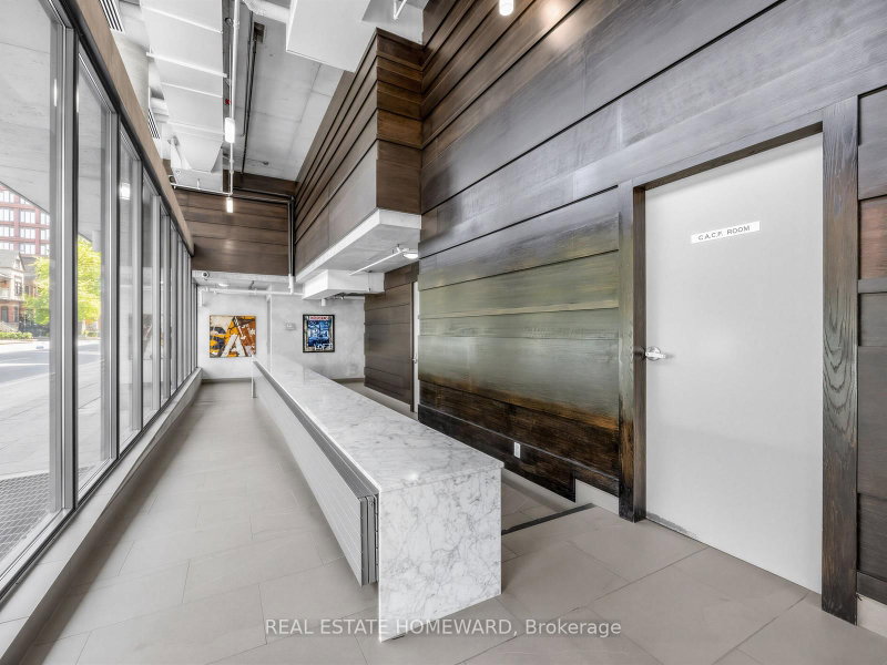 706 - 533 Richmond Street W