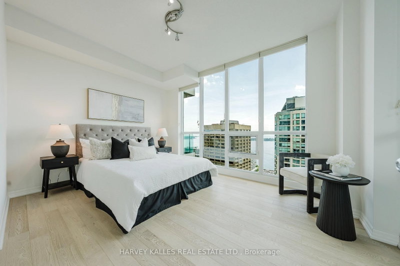 3211 - 16 Yonge Street