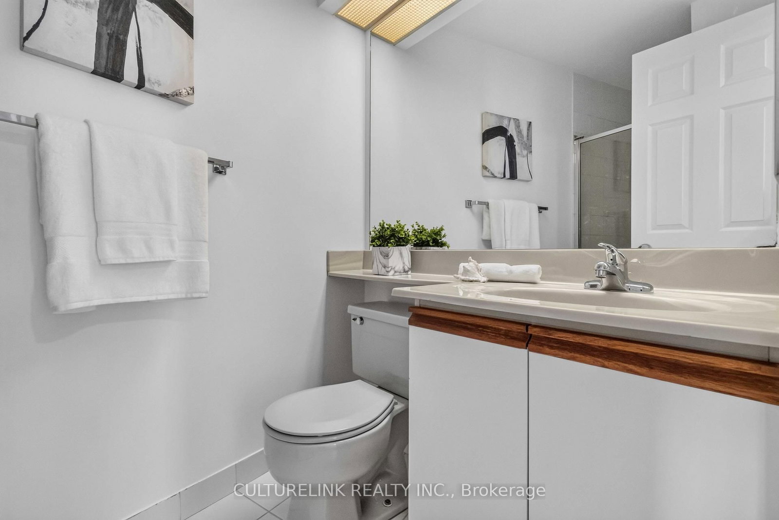99 Harbour Square • #807 • Toronto, ON photo 10