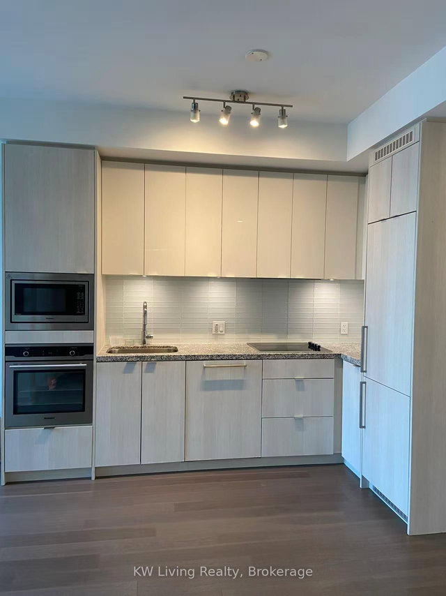 2707 - 115 Blue Jays Way